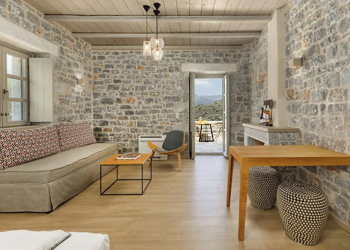 Trapela Limeni Luxury Suites