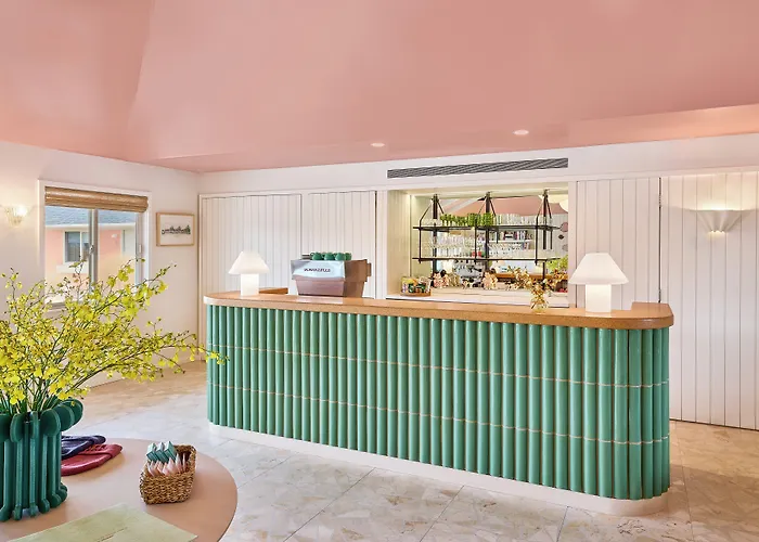 Silver Sands Motel & Beach Bungalows