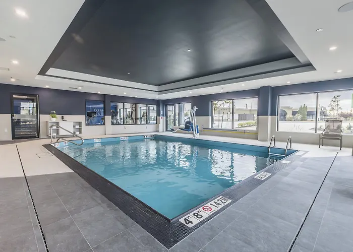 Holiday Inn Express & Suites Toronto Airport South By Ihg