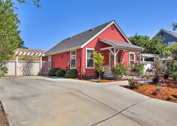 Serene Bungalow-Style Home In Point Reyes Station!