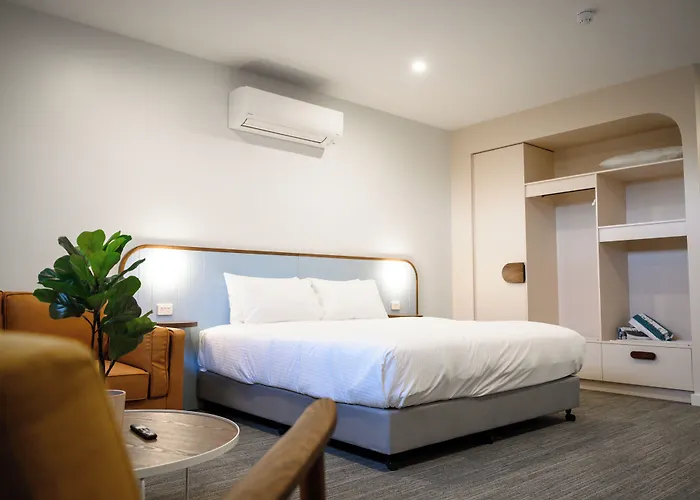 Peninsula Hotel Motel