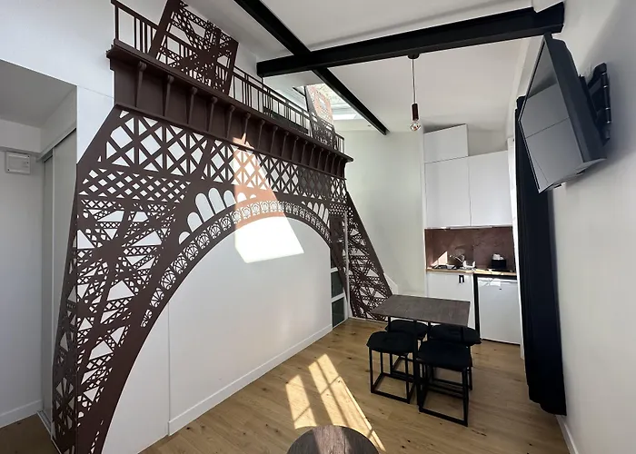 Beatrice Et Emmanuel Meuble Eiffel