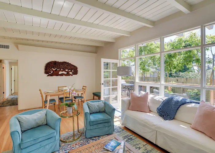 Vacation Rental Home ~ 1 Mi To Carmel Beach!