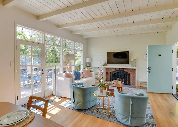 Vacation Rental Home ~ 1 Mi To Carmel Beach!