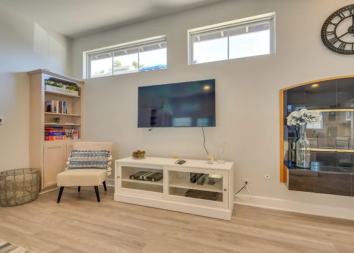 Luxe Pasadena Casita W/ Fireplace & Grill