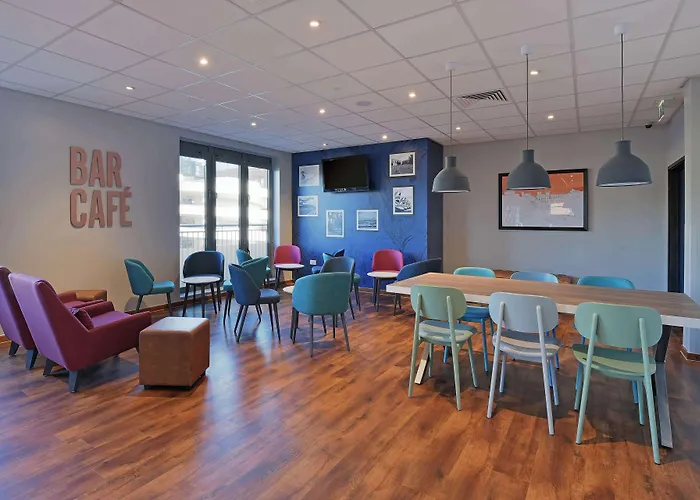 Travelodge Camberley Central