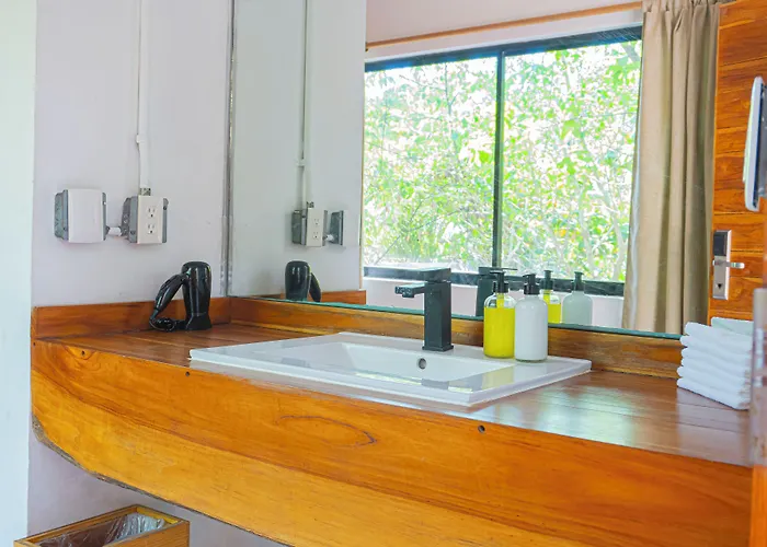 Mayan Monkey Isla Mujeres - Social Hotel (Adults Only)