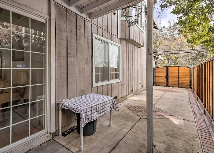 Peaceful Oakland Oasis W/ Private Yard!