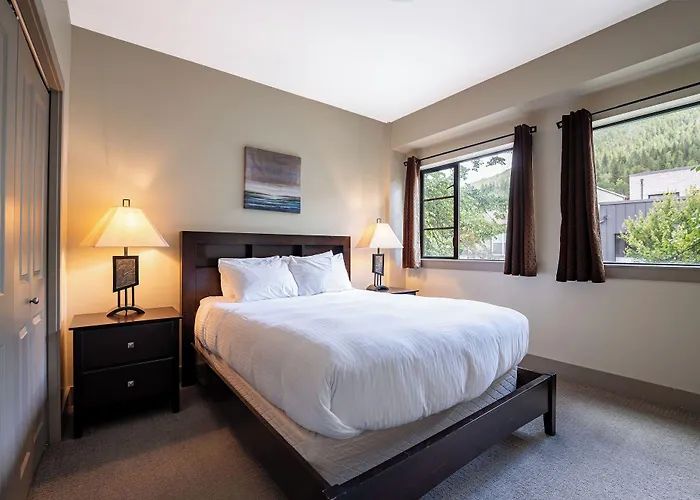 Selkirk Snug By Revelstoke Vacations