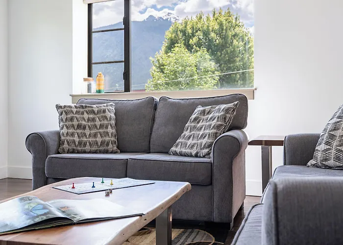 Selkirk Snug By Revelstoke Vacations