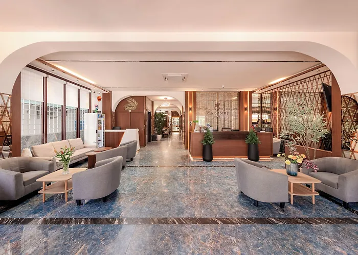 Riverside Hotel