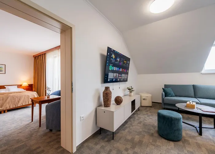 April Hotel Panorama