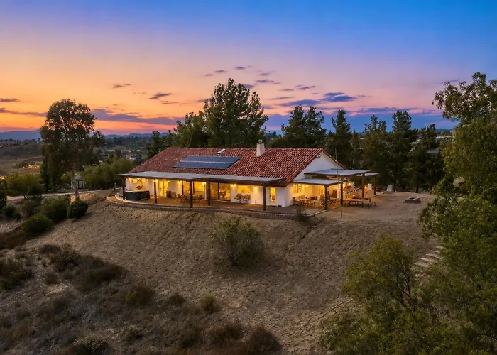 Winery Getaway With Spa And Amazing Hilltop View