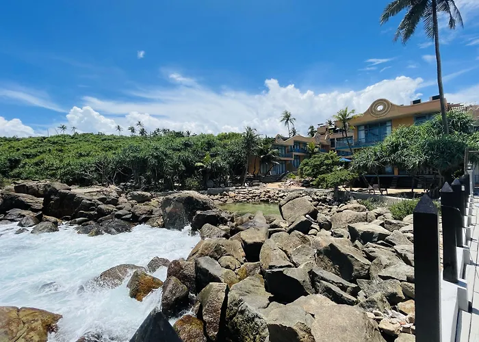 Thaproban Pavilion Waves