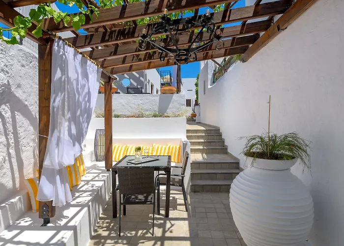 Maris Lindos Suites & Apartments