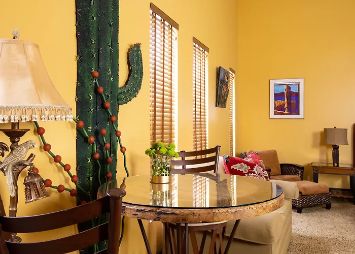 Retro Suites Hotel