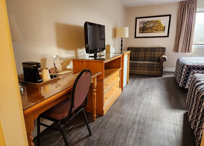 Mcintosh Country Inn & Conference Centre