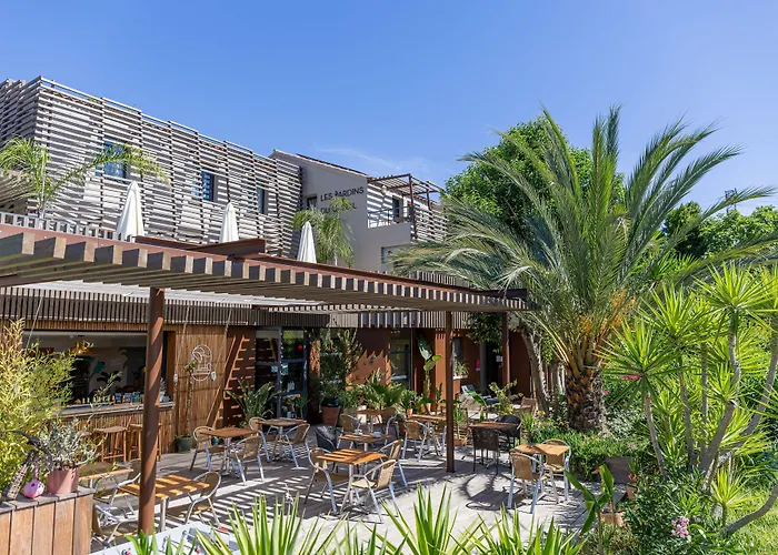 Hotel Les Jardins Du Canal - Piscine Chauffee A 28 Degres - Parking Gratuit - Garage - Bornes Electriques - Accueil Velos Et Motos - Kids Friendly-Solaire Ecoresponsable