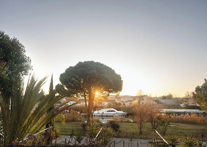 Hotel Les Jardins Du Canal - Piscine Chauffee A 28 Degres - Parking Gratuit - Garage - Bornes Electriques - Accueil Velos Et Motos - Kids Friendly-Solaire Ecoresponsable