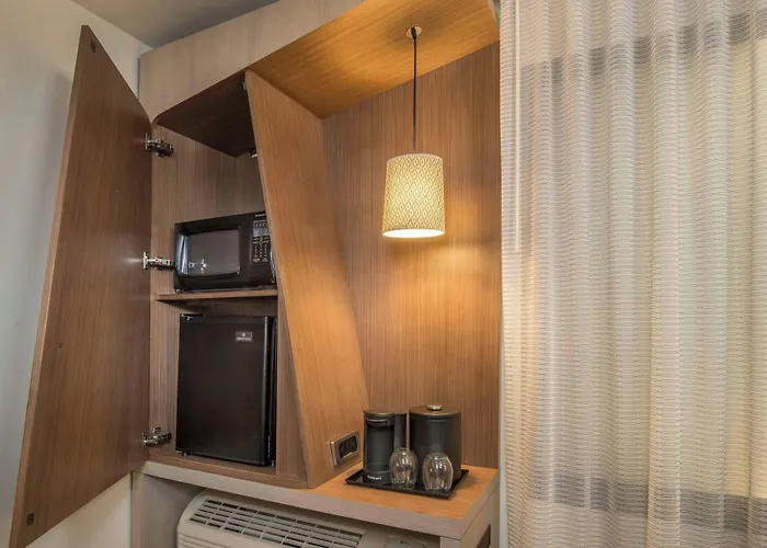 Courtyard By Marriott London