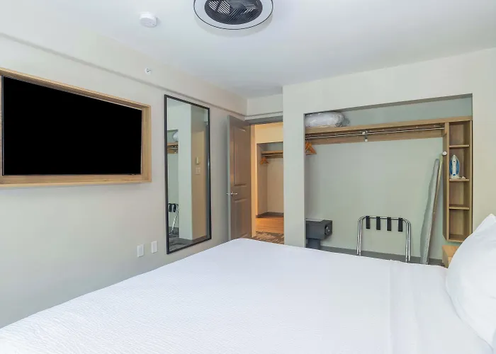 Sandman Signature Surrey-Guildford Suites