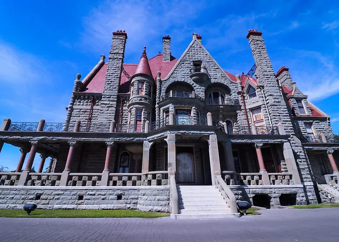 James Bay Inn Hotel, Suites & Cottage