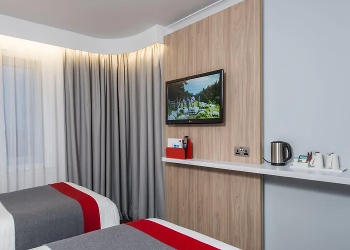 Holiday Inn Express London Luton Airport By Ihg