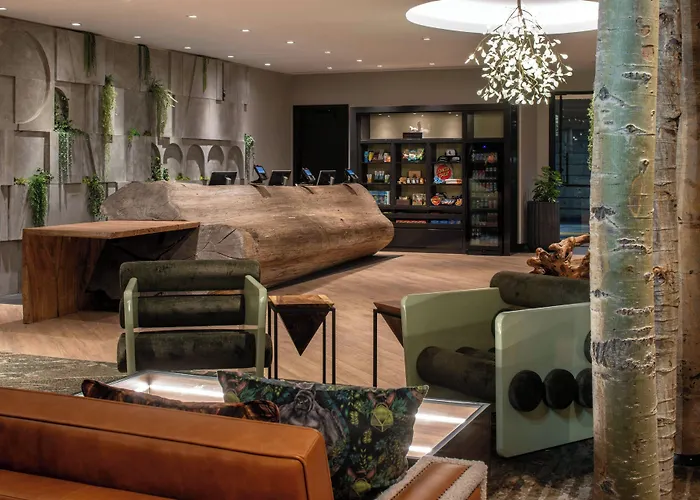 Hotel Paradox, Autograph Collection
