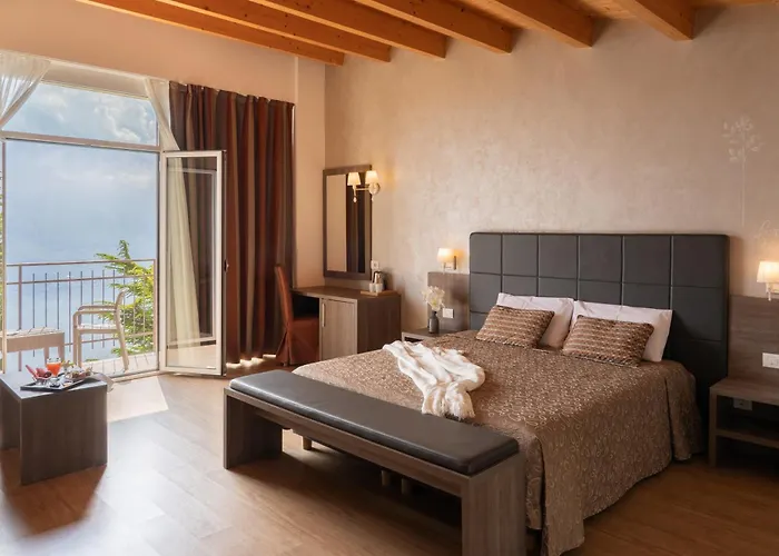 Village Hotel Lucia