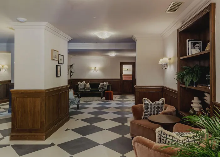 The Queens Hotel