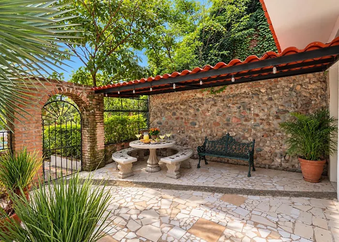 La Villa Palmier - Spacious 3Br Home - Quiet & Air-Conditioned