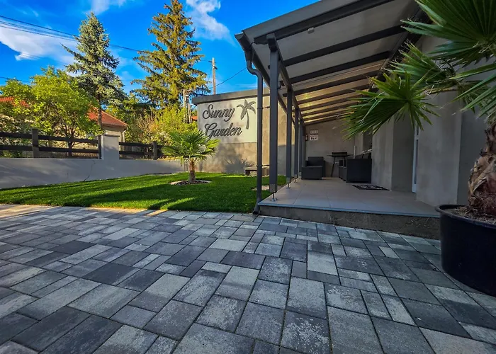 Sunny Garden Apartment
