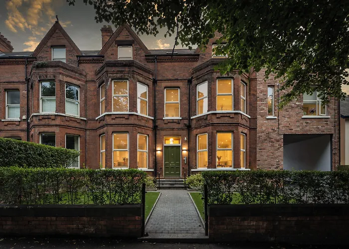 5 Star - The Ulsterville Residences - Free On-Site Parking