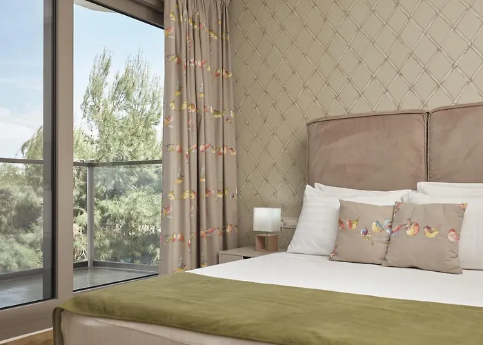Koukounaria Hotel & Suites