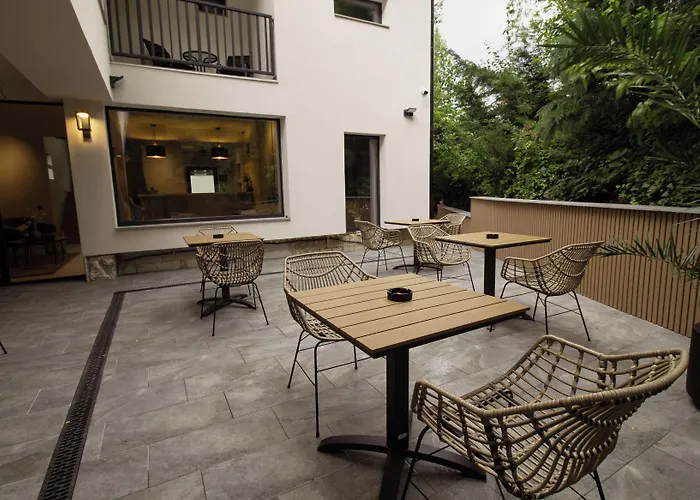 Arbor Hotel