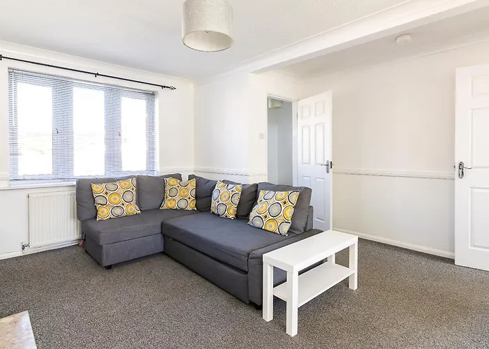 3 Bed House / Sleeps 6 / Parking + Ev Charger