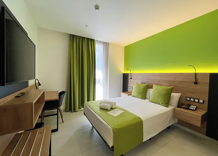 Hotel Mg Poniente