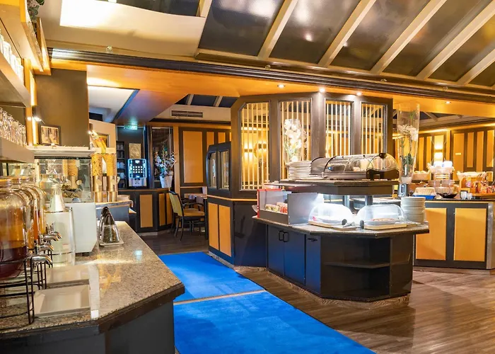 Avenue Hotel