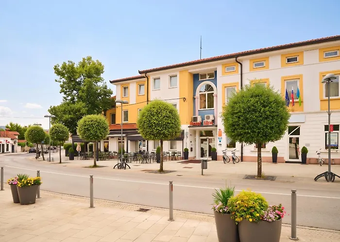 Lipa, Hotel & Bistro