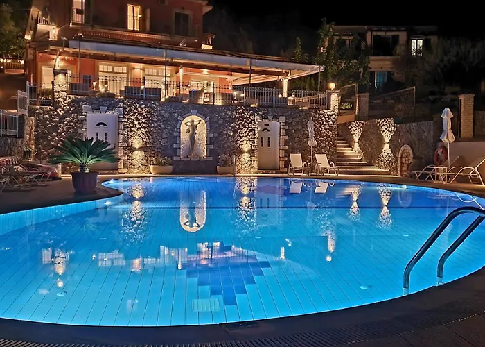 Paleo Inn Hotel