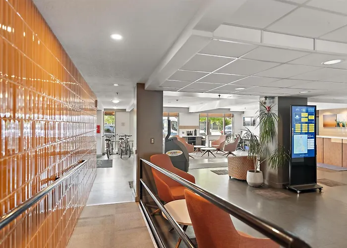 Days Inn By Wyndham Victoria Airport Sidney