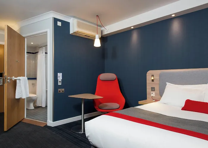 Holiday Inn Express Glasgow Airport By Ihg