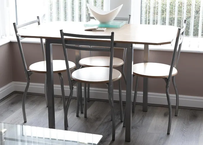 Modern Leeds Apartment Free Parking Near Hospital & Arena