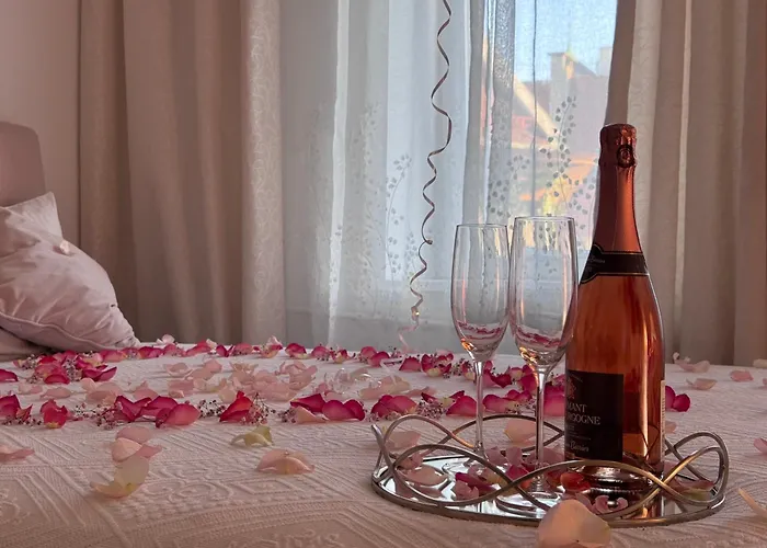 Louis & Elza Old Town Romantic Apartments