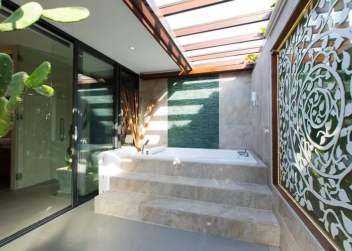 Dasiri Lakefront Villa