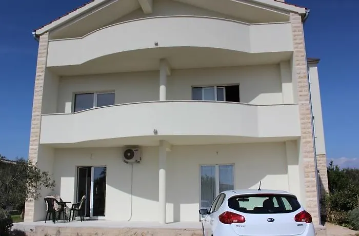 Apartment Maras