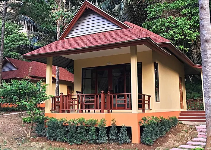 Tonsai Bay Resort