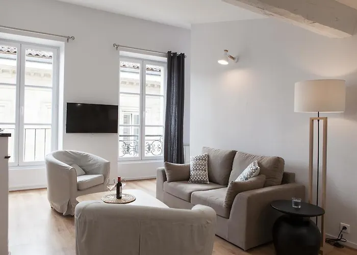 Grand Theatre Bright Apartment -4 Floor