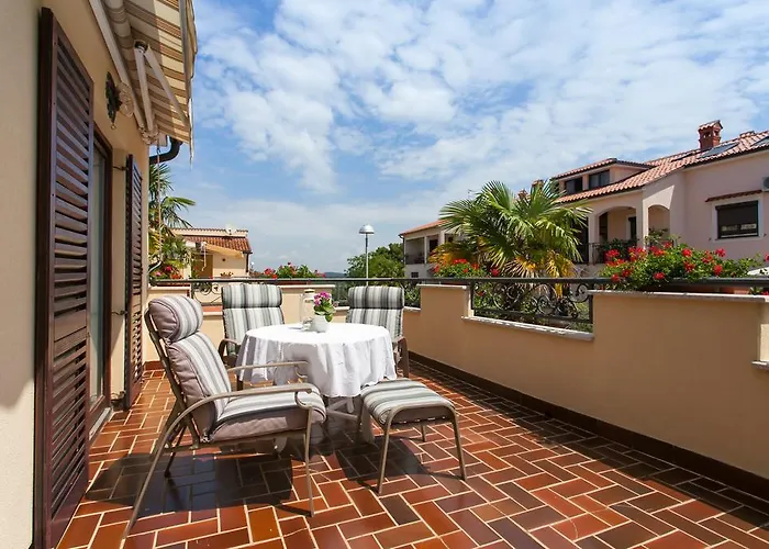 Premium Central Apartments - With Pool