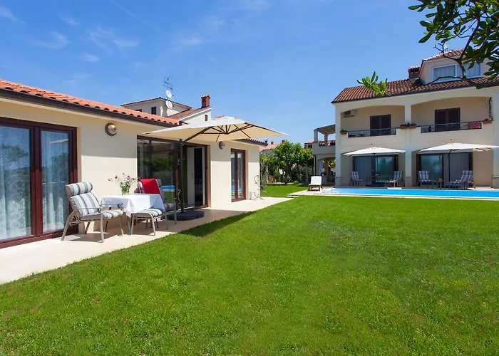 Premium Central Apartments - With Pool